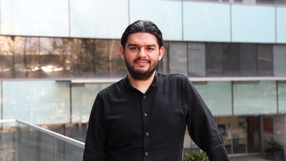 El académico Eduardo Graells-Garrido presentará la charla “Escribir y editar entre máquinas: Inteligencia Artificial y el mundo editorial”.